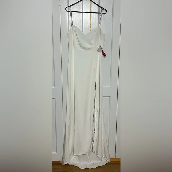 Ieena for Mac Duggal BEADED STRAP SWEATHEART NECKLINE GOWN *sold out online* - Picture 4 of 8